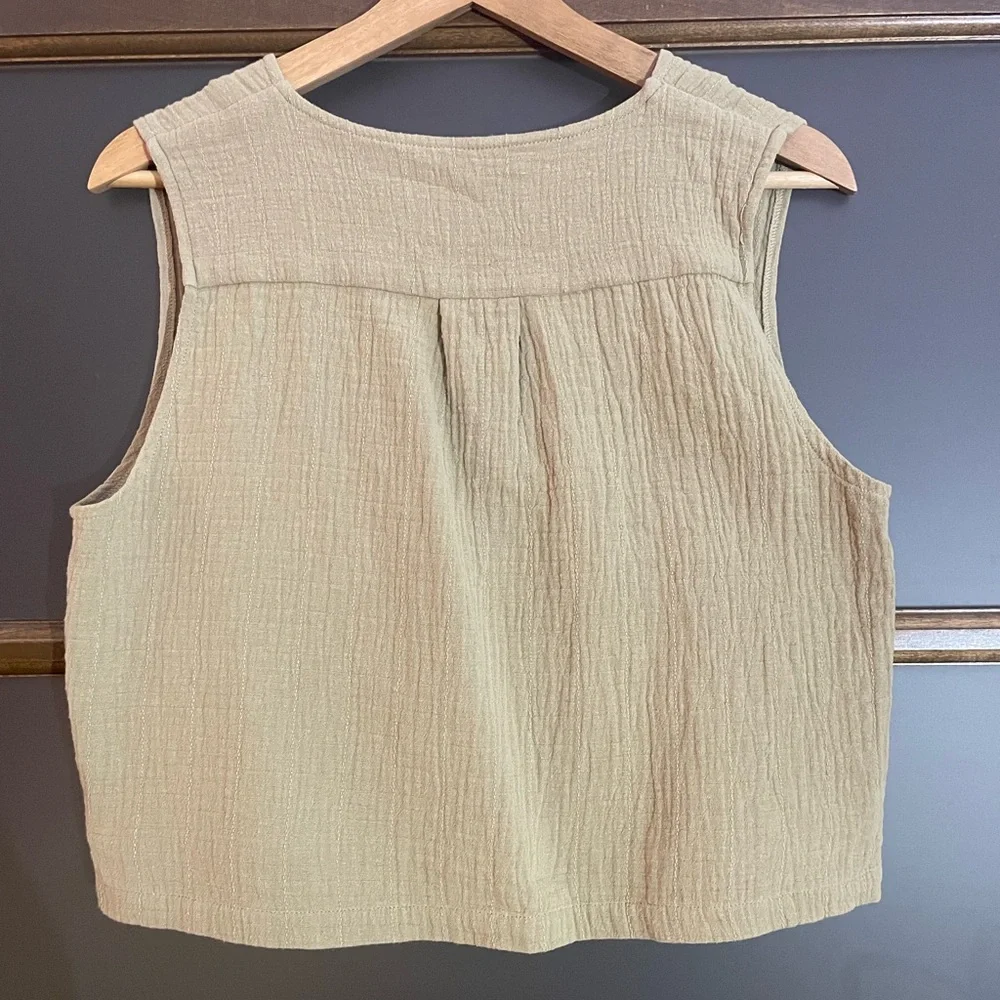 Things Between Vest - Picture 3 of 4